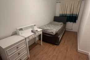 Cosy 1 Bed Retreat in Walsall - WiFi & Parking